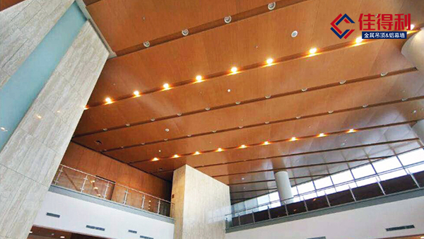 選購仿木紋鋁單板時(shí)需要注意哪些細(xì)節(jié)？