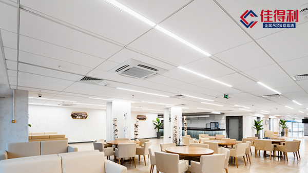 辦公寫字樓吸音吊頂選長(zhǎng)條形高邊鋁扣板天花