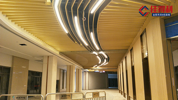 佳得利建材生產(chǎn)弧形木紋鋁方管